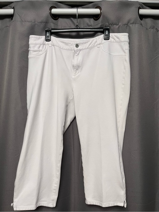 Chico's Pants - Chico's White Capri Pants with Stretch